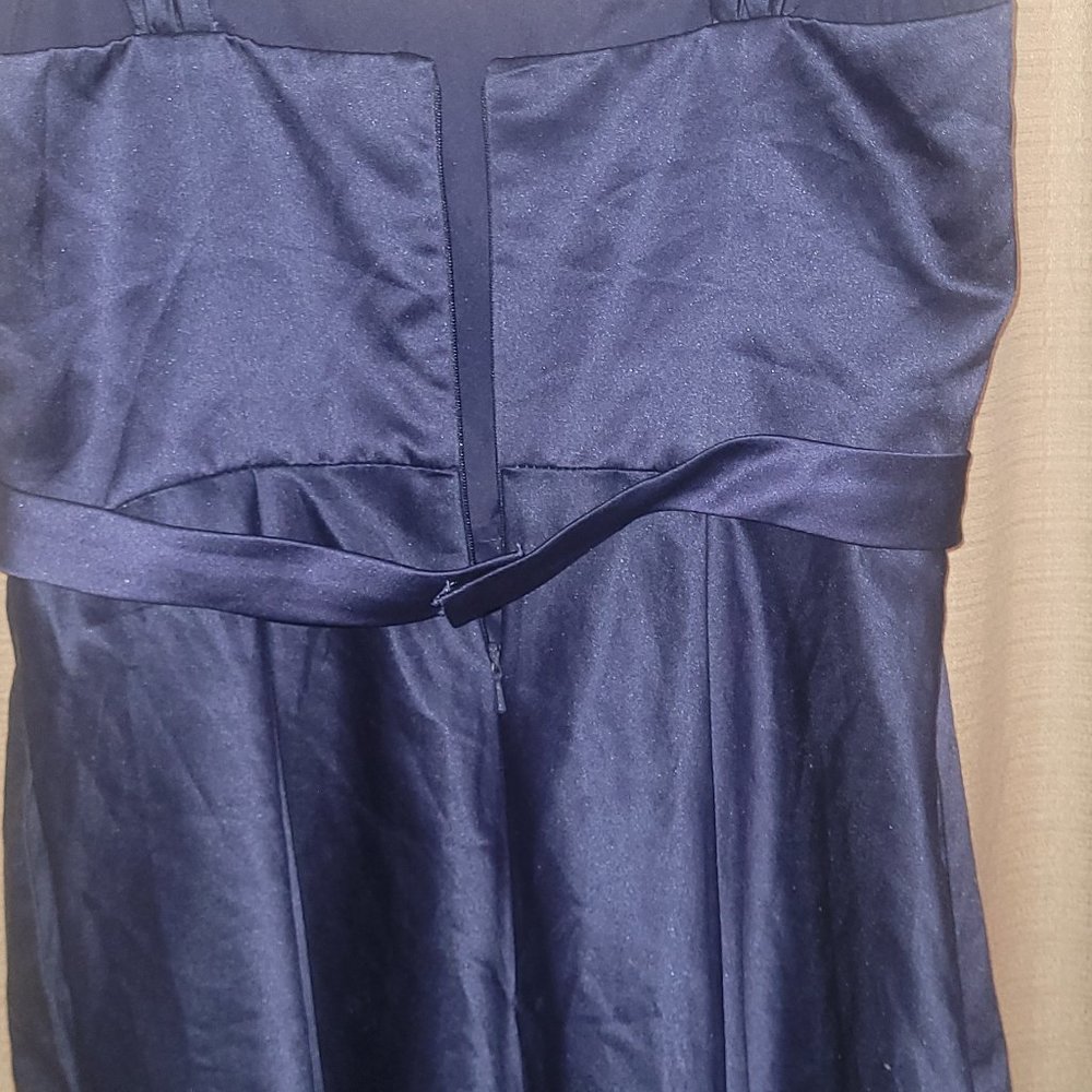 Gown - Picture 3 of 3